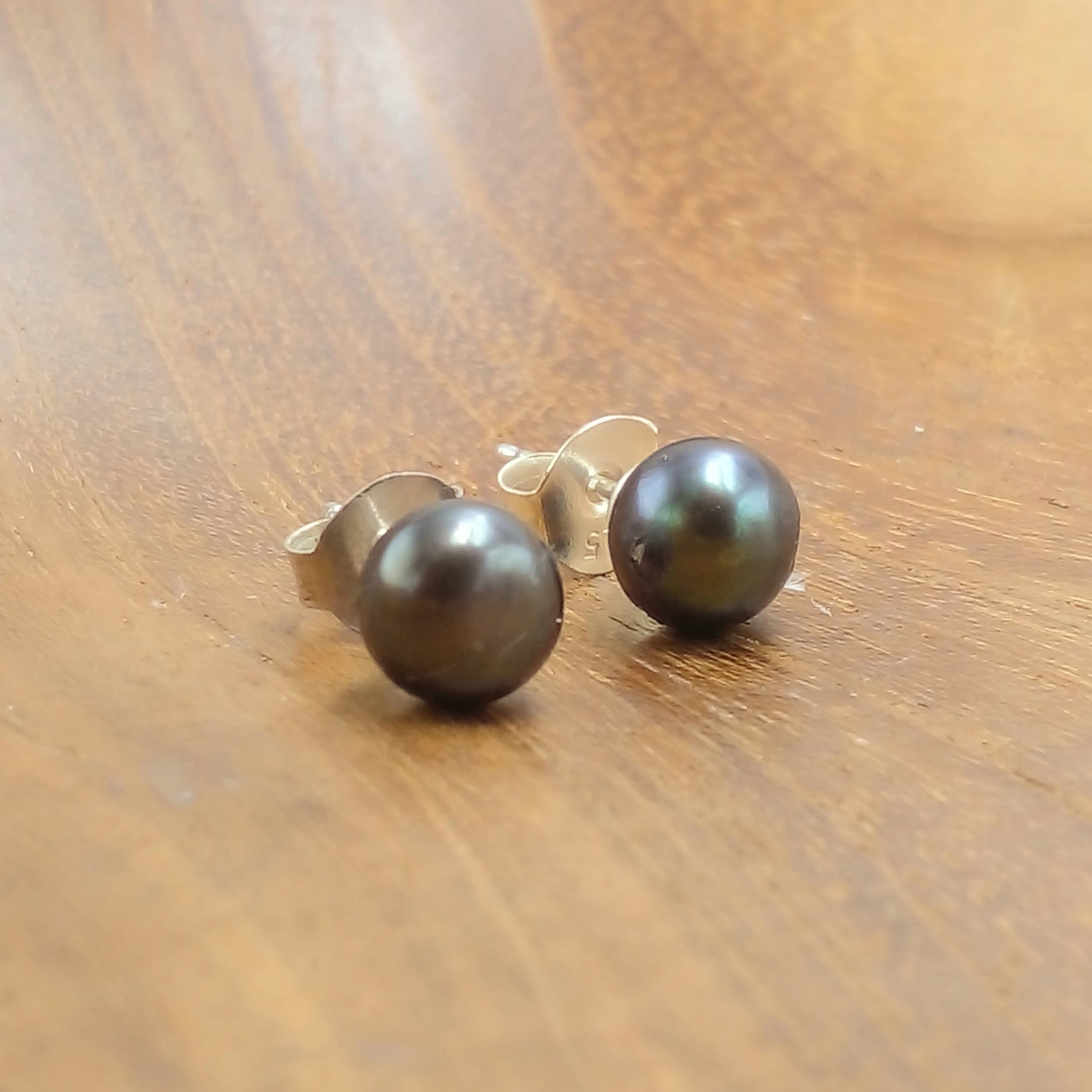 Brown Pearl Silver Stud Earrings E1780W75 - Image 1