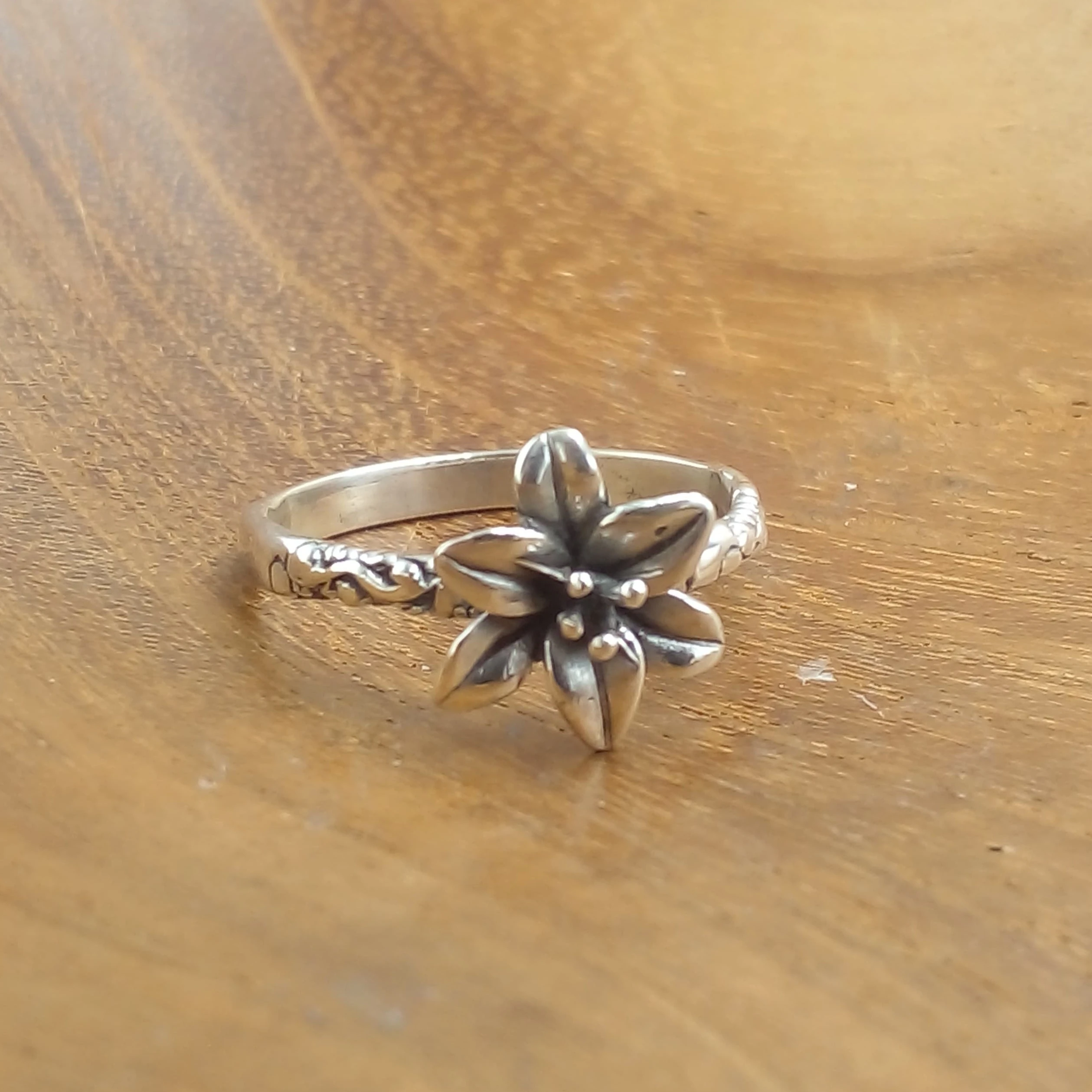 Silver Lily Flower Ring R678W140 - Image 1