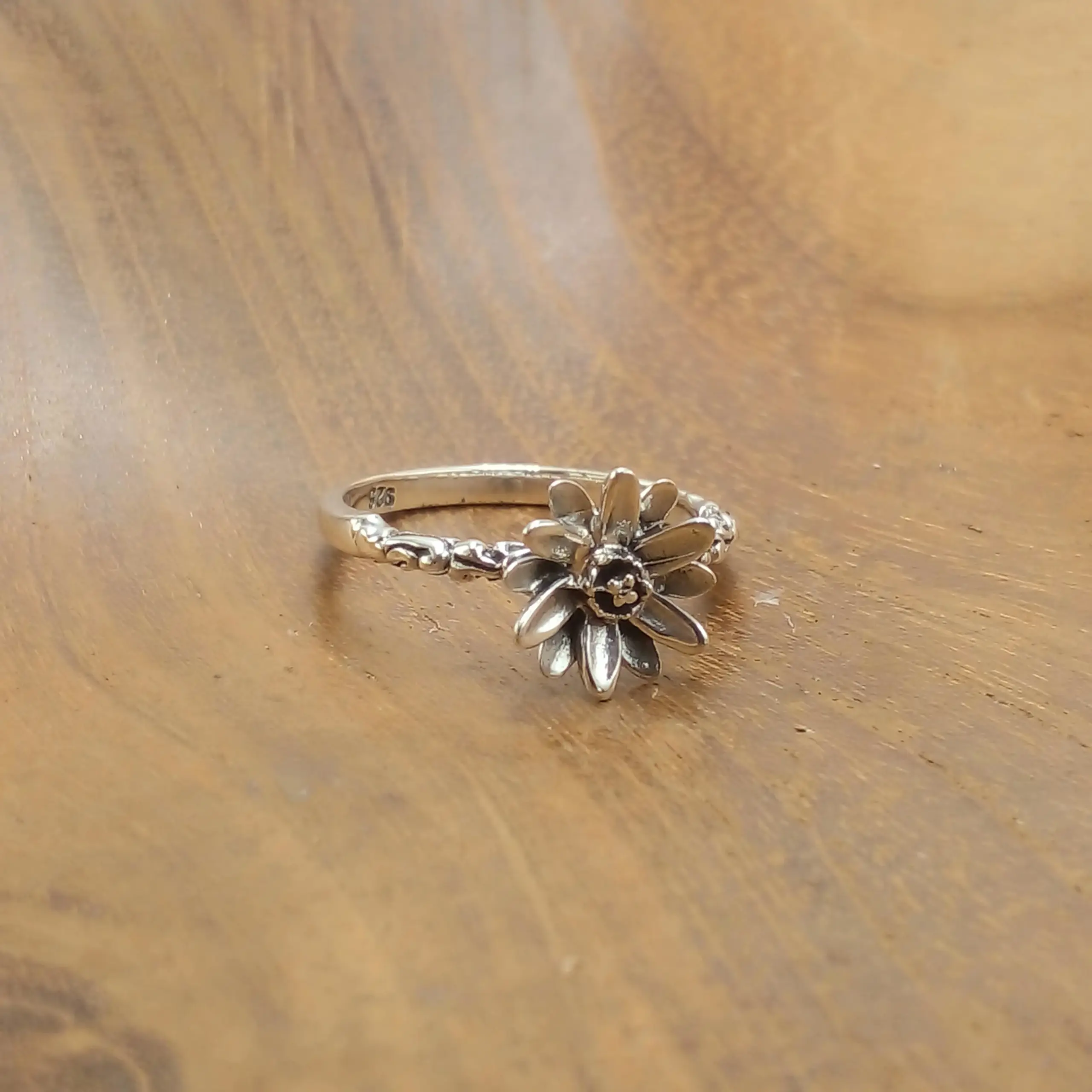Daisy Silver Ring R682W140 - Image 1