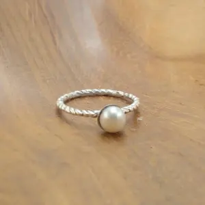 Balinese Carved Silver Ring With Pearls R684MBKW115 - Image 2