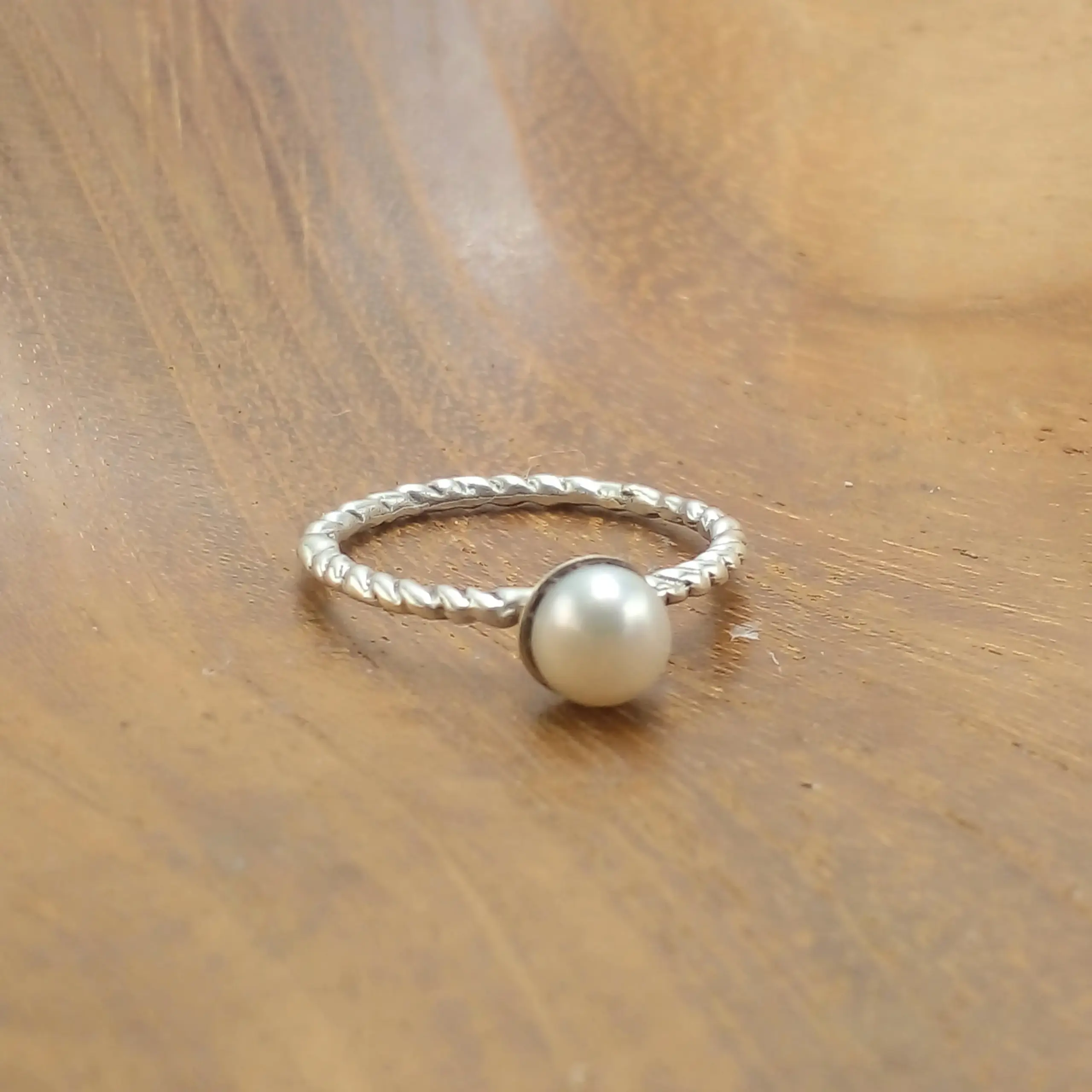 Balinese Carved Silver Ring With Pearls R684MBKW115 - Image 2