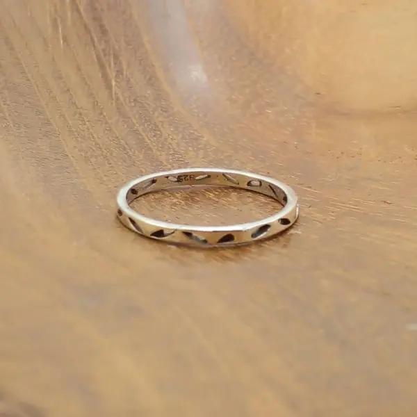 Authentic 925 Balinese Silver Ring with Heart Cut Motif R693W95