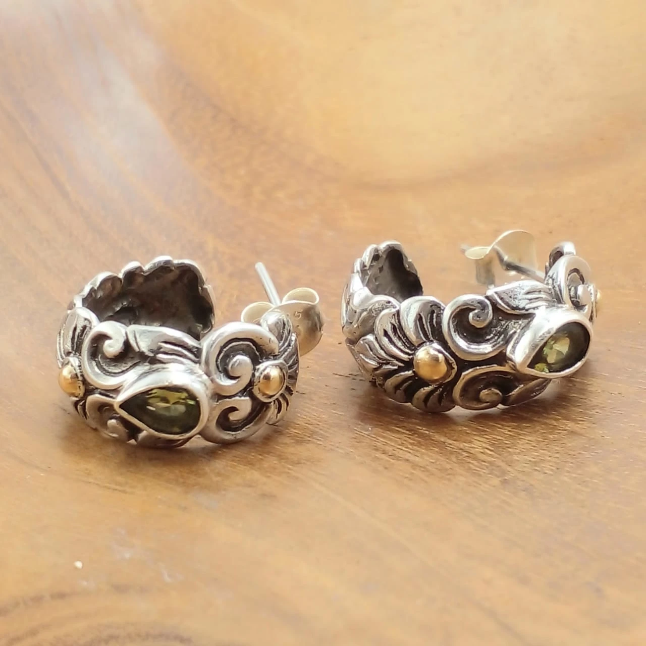 Balinese Carved 925 Silver Earrings with Stones & Gold Accents E1726GRO-W508 - Image 3