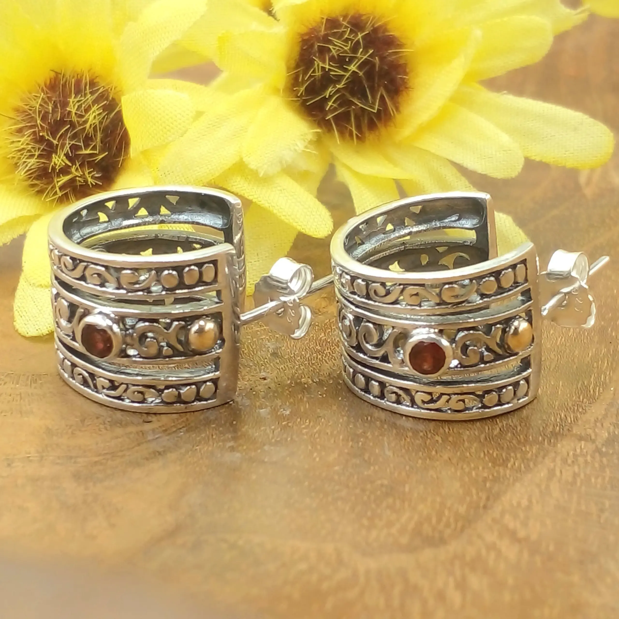 Balinese Silver Stud Earrings With Gems E1739BTZW563