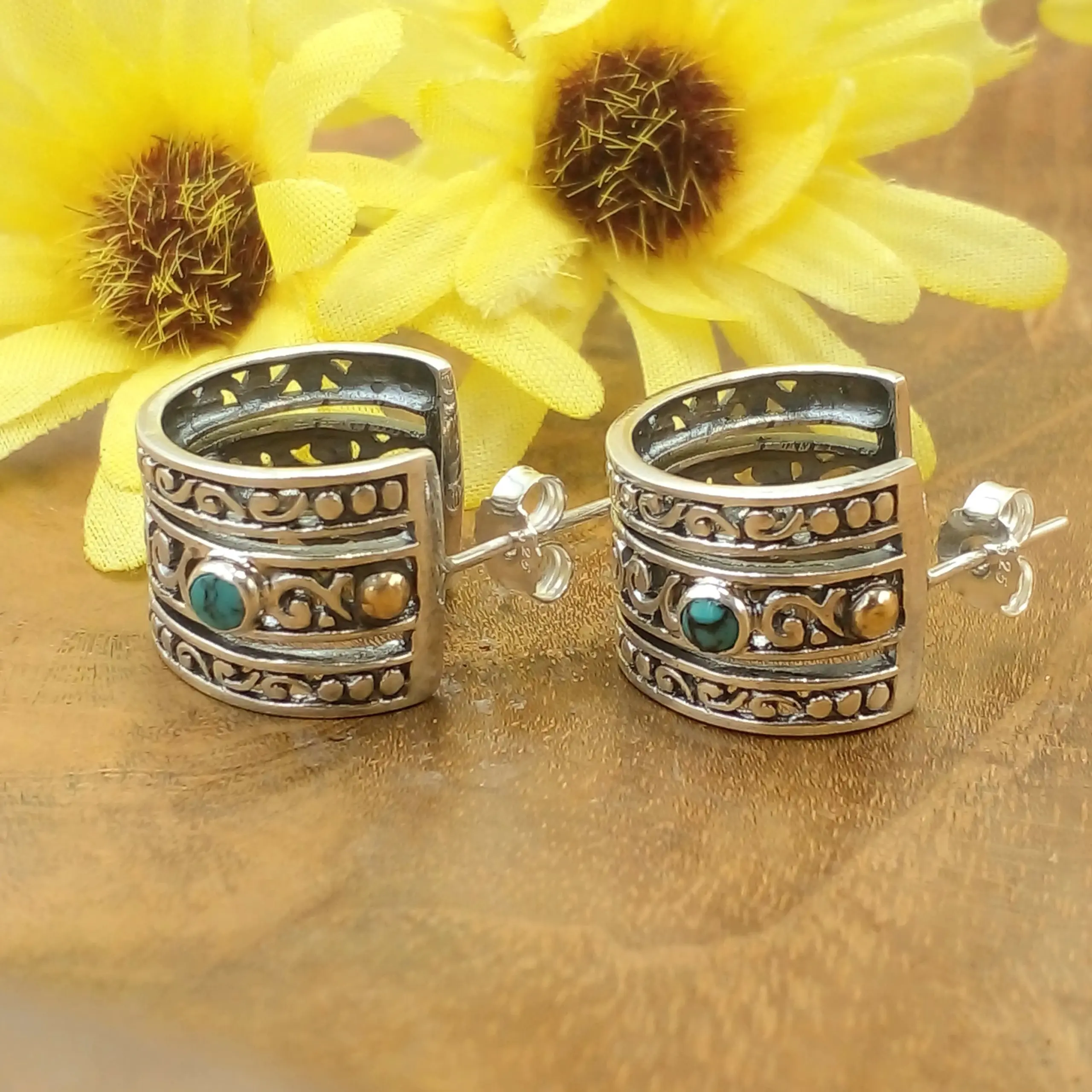 Balinese Silver Stud Earrings With Gems E1739BTZW563