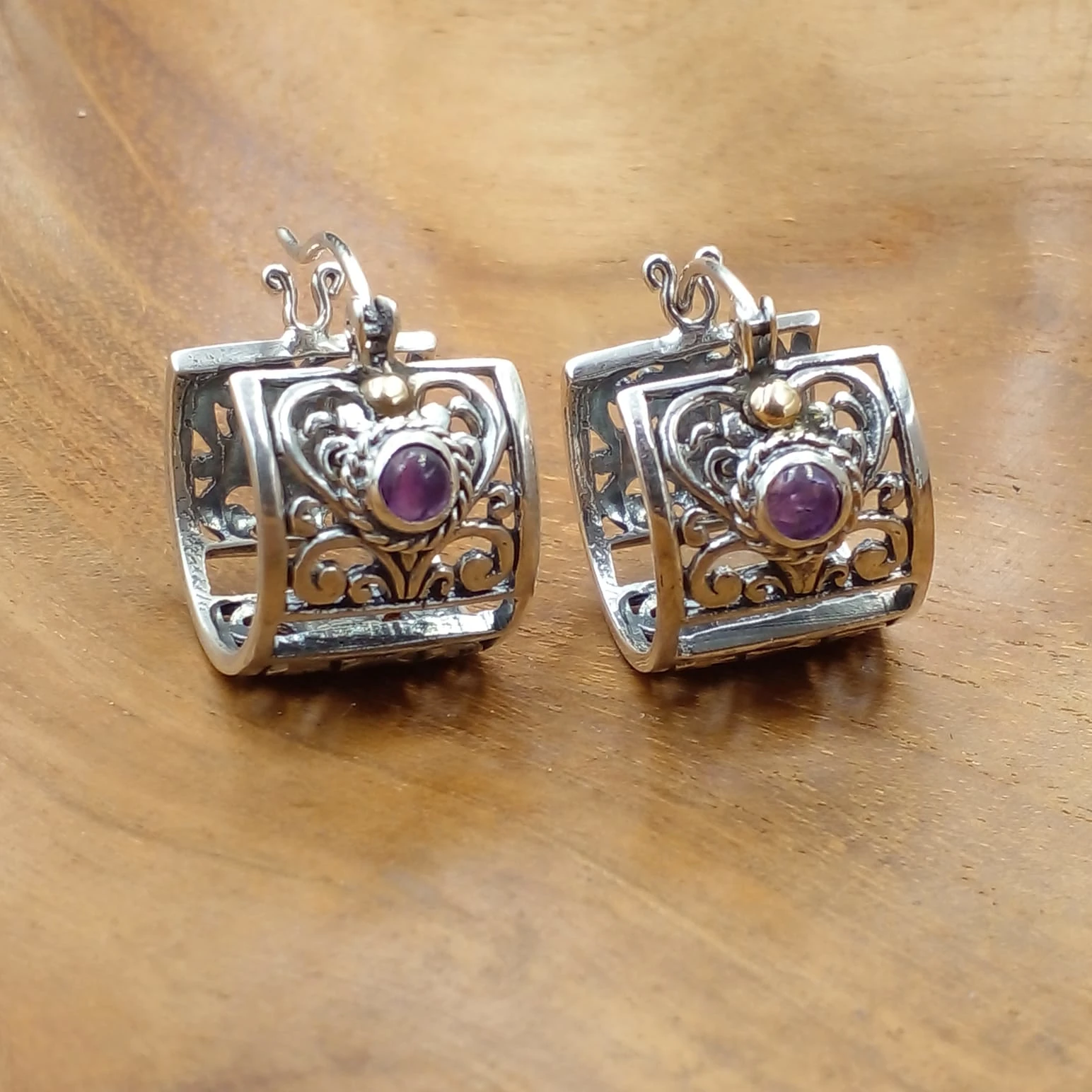 Balinese Silver Stud Earrings With Gems E1759AMYW535