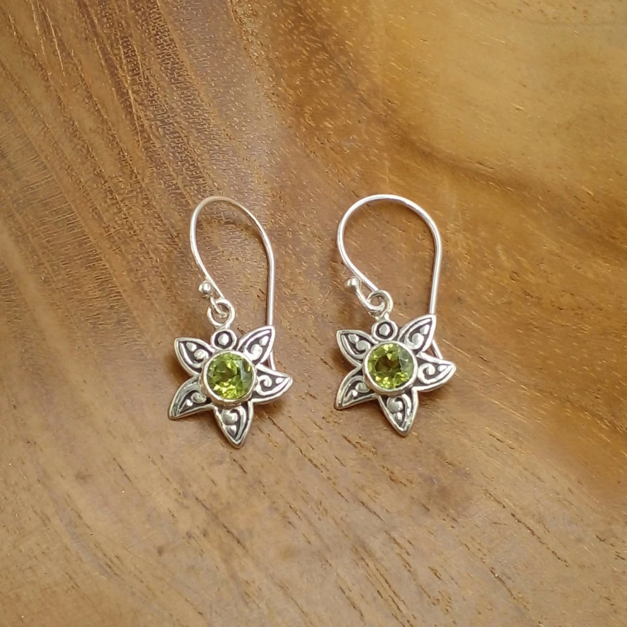Sterling Silver Earrings With a Charming Sunflower Design E1838GAMW170