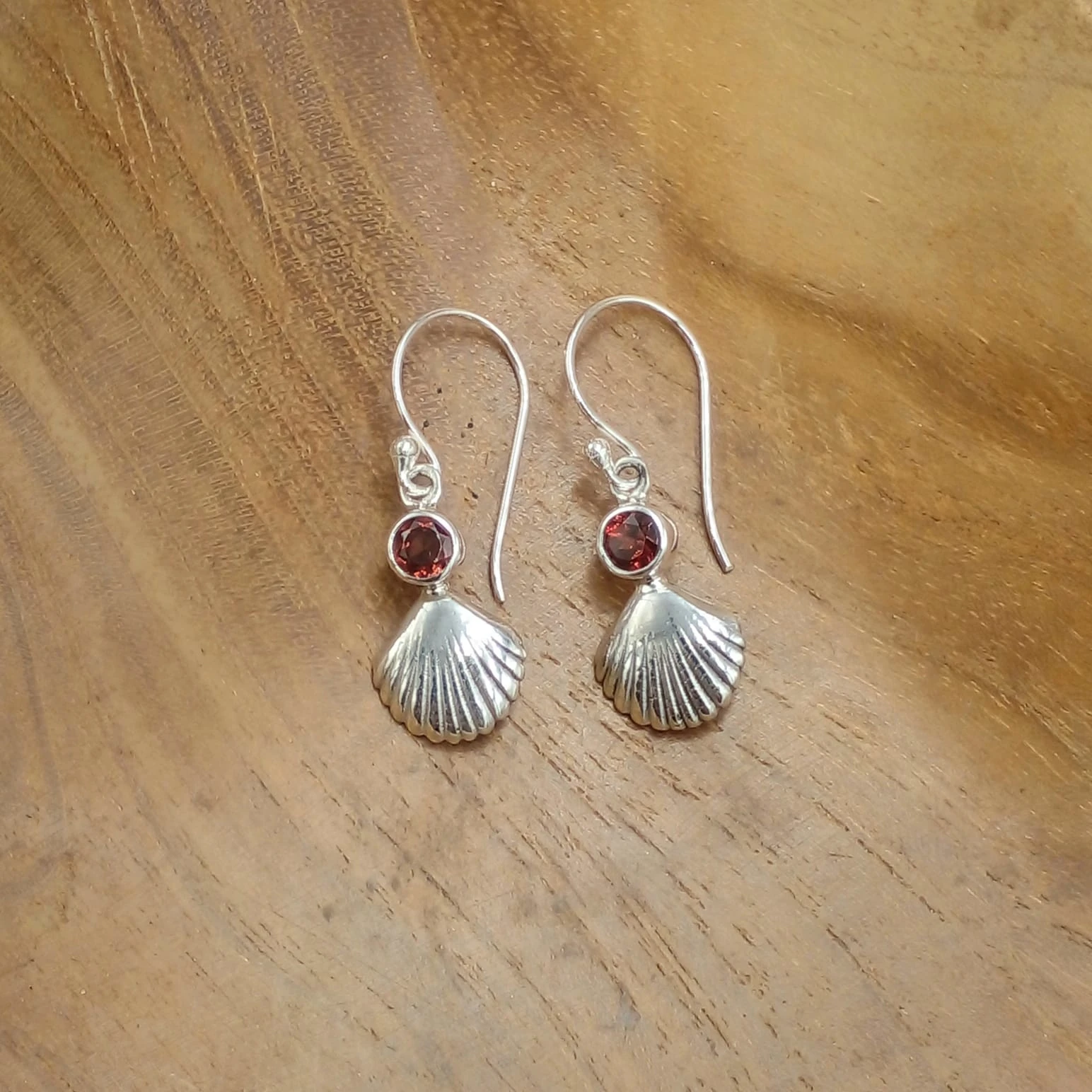 Shell Earrings With Gems E1871AMYW250