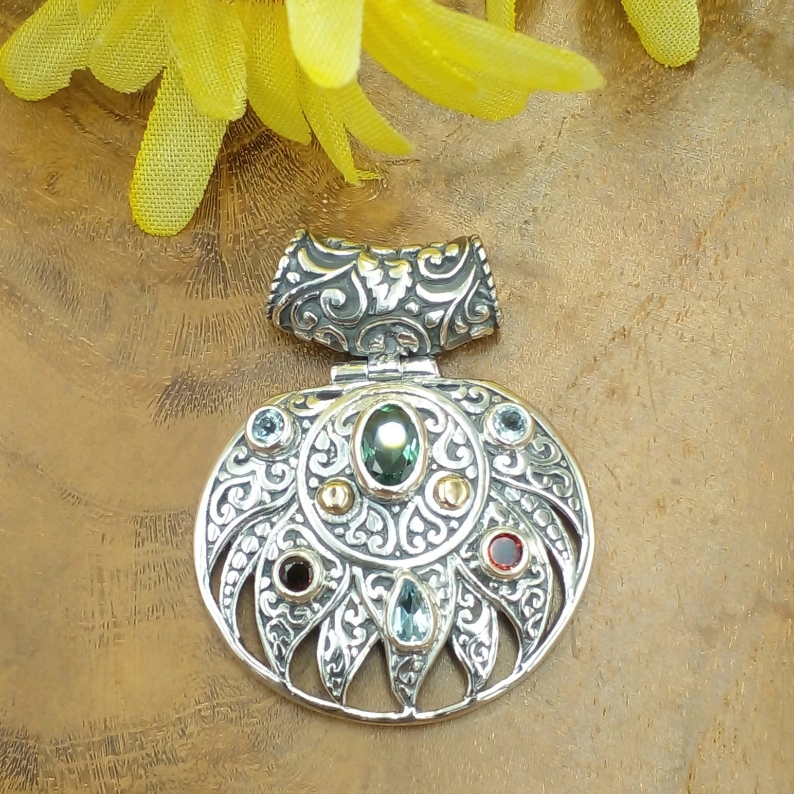 Beautiful Balinese Silver Pendant with Gems P852AB-W554