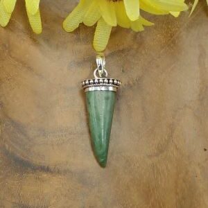 925 Silver Green Jade Tooth Pendant P874W323 - Image 1