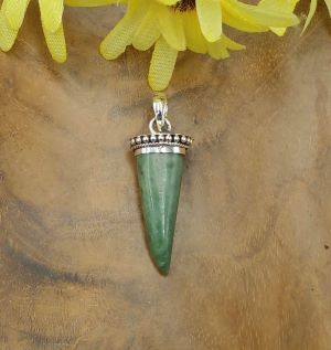 925 Silver Green Jade Tooth Pendant P874W323