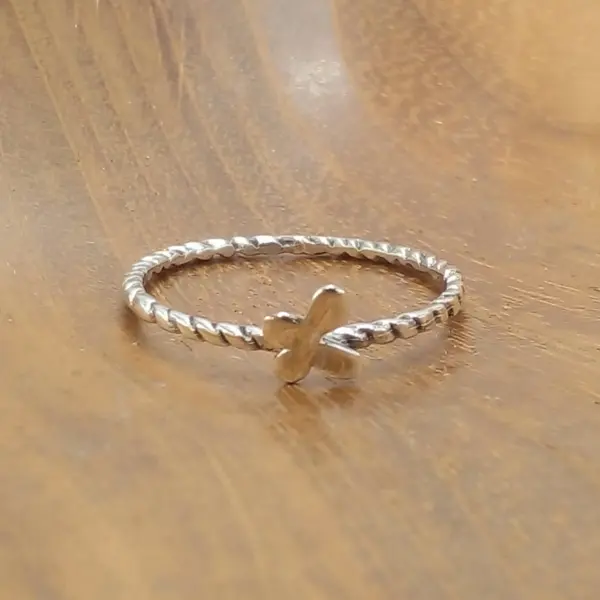 Twist Ring With Butterfly R713W95