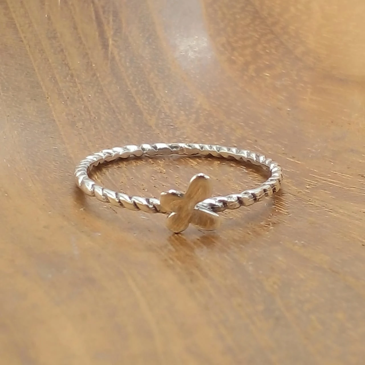 Twist Ring With Butterfly R713W95 - Image 1